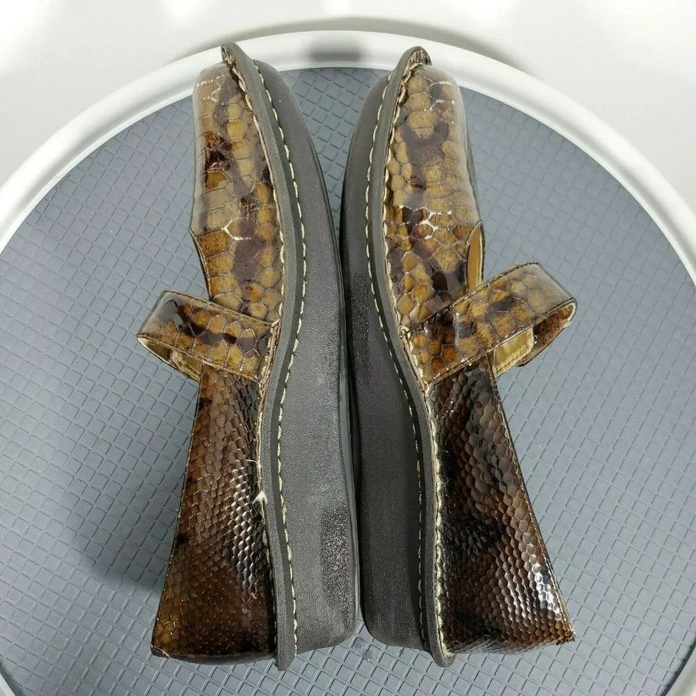 Alegria Women's Mary Jane Shoes Size 39/8.5 Brown Patent Leather Snakesk…
